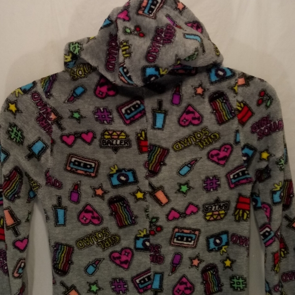 PEACE LOVE & FASHION FUN PRINT ONESIE - Picture 4 of 7